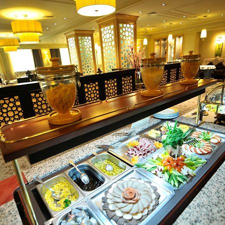 Grand Tien Shan Hotel Almatî Restaurant foto