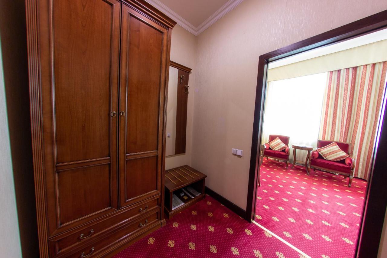 Grand Tien Shan Hotel Almatî Exterior foto