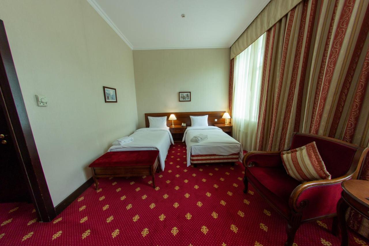 Grand Tien Shan Hotel Almatî Exterior foto
