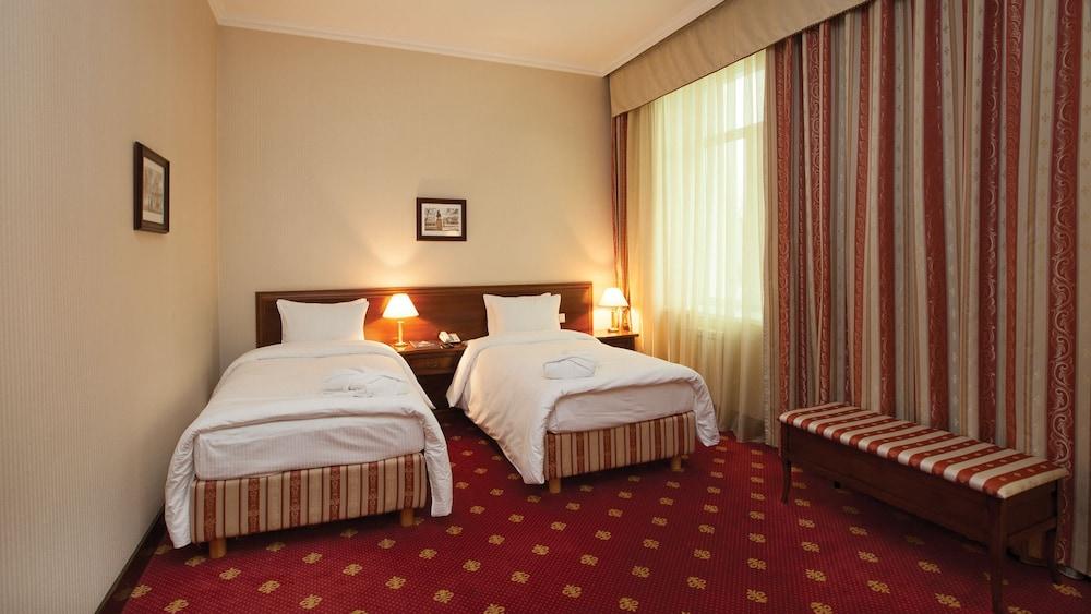 Grand Tien Shan Hotel Almatî Exterior foto
