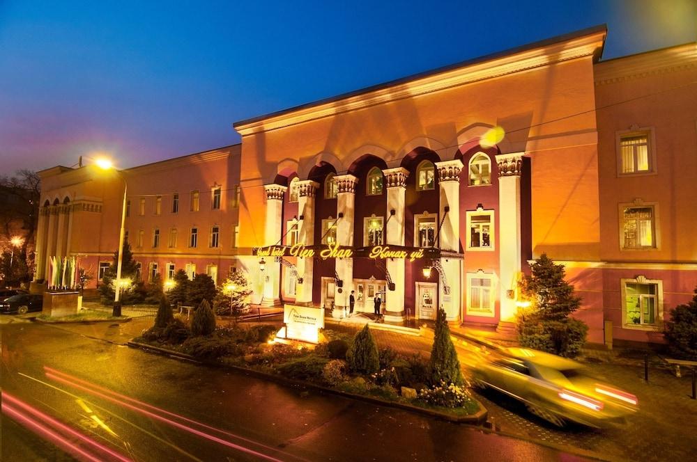 Grand Tien Shan Hotel Almatî Exterior foto