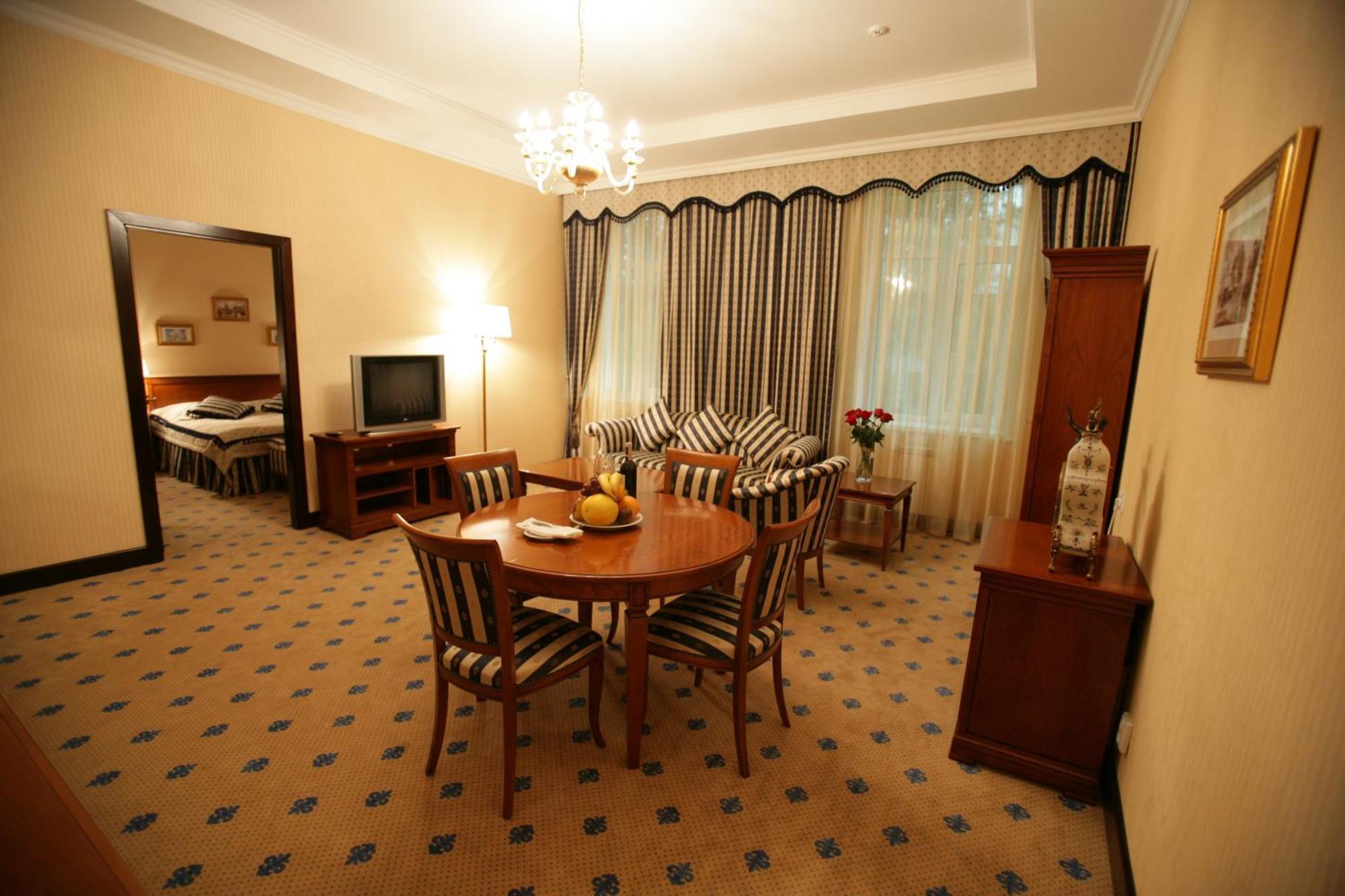 Grand Tien Shan Hotel Almatî Cameră foto