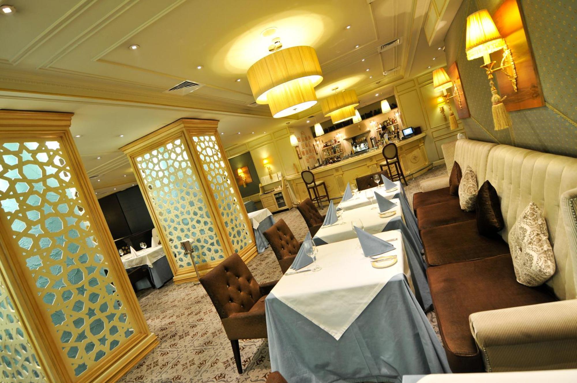 Grand Tien Shan Hotel Almatî Restaurant foto
