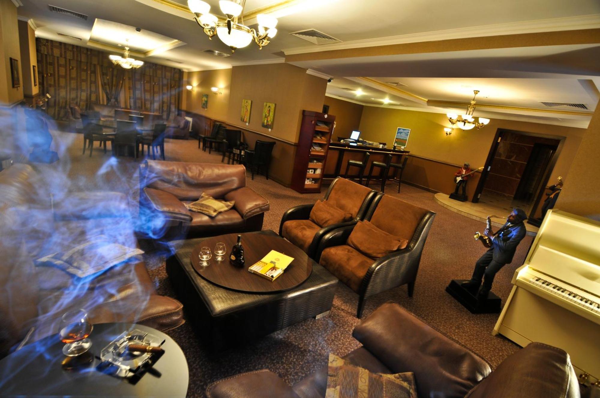 Grand Tien Shan Hotel Almatî Exterior foto