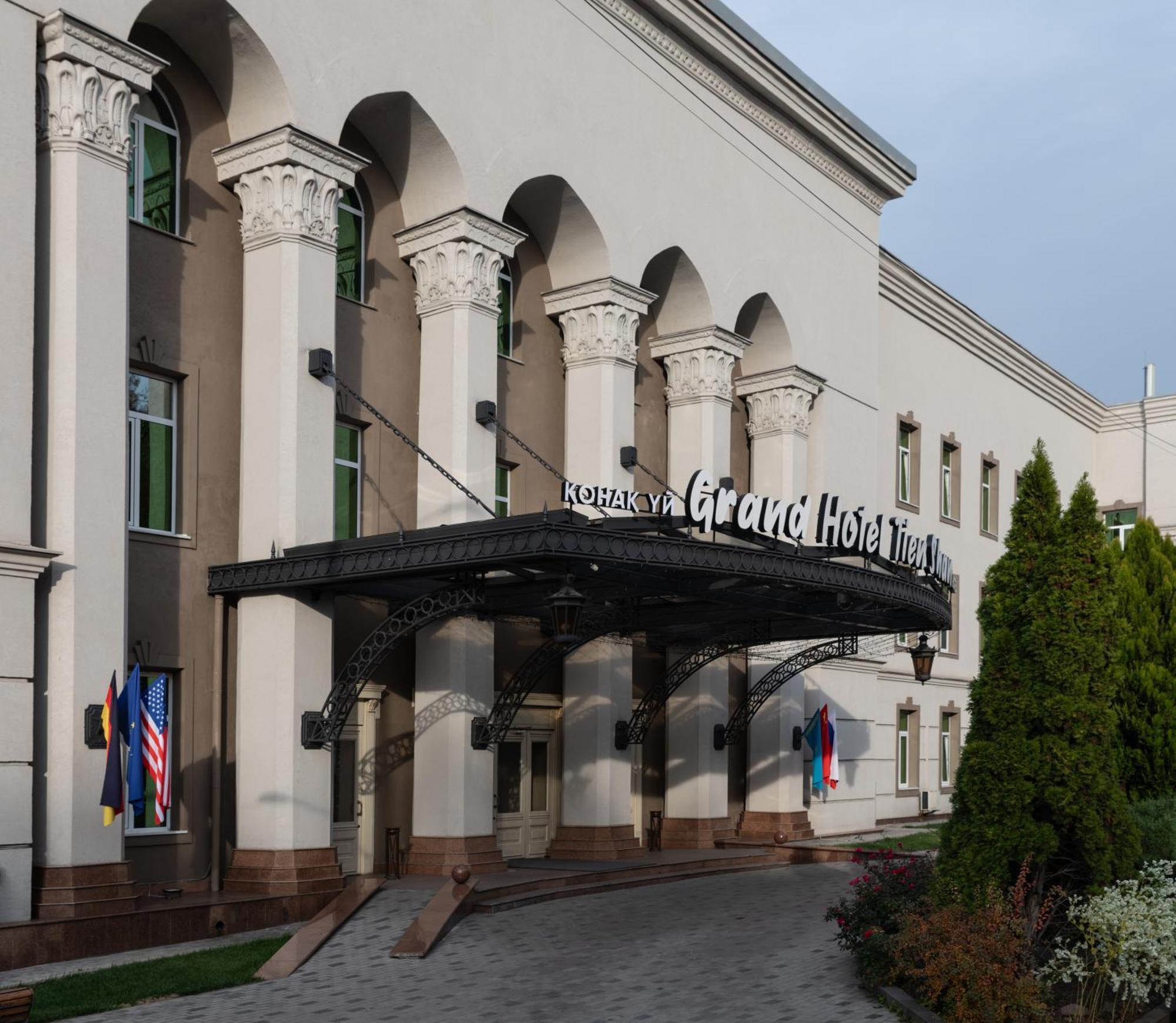 Grand Tien Shan Hotel Almatî Exterior foto
