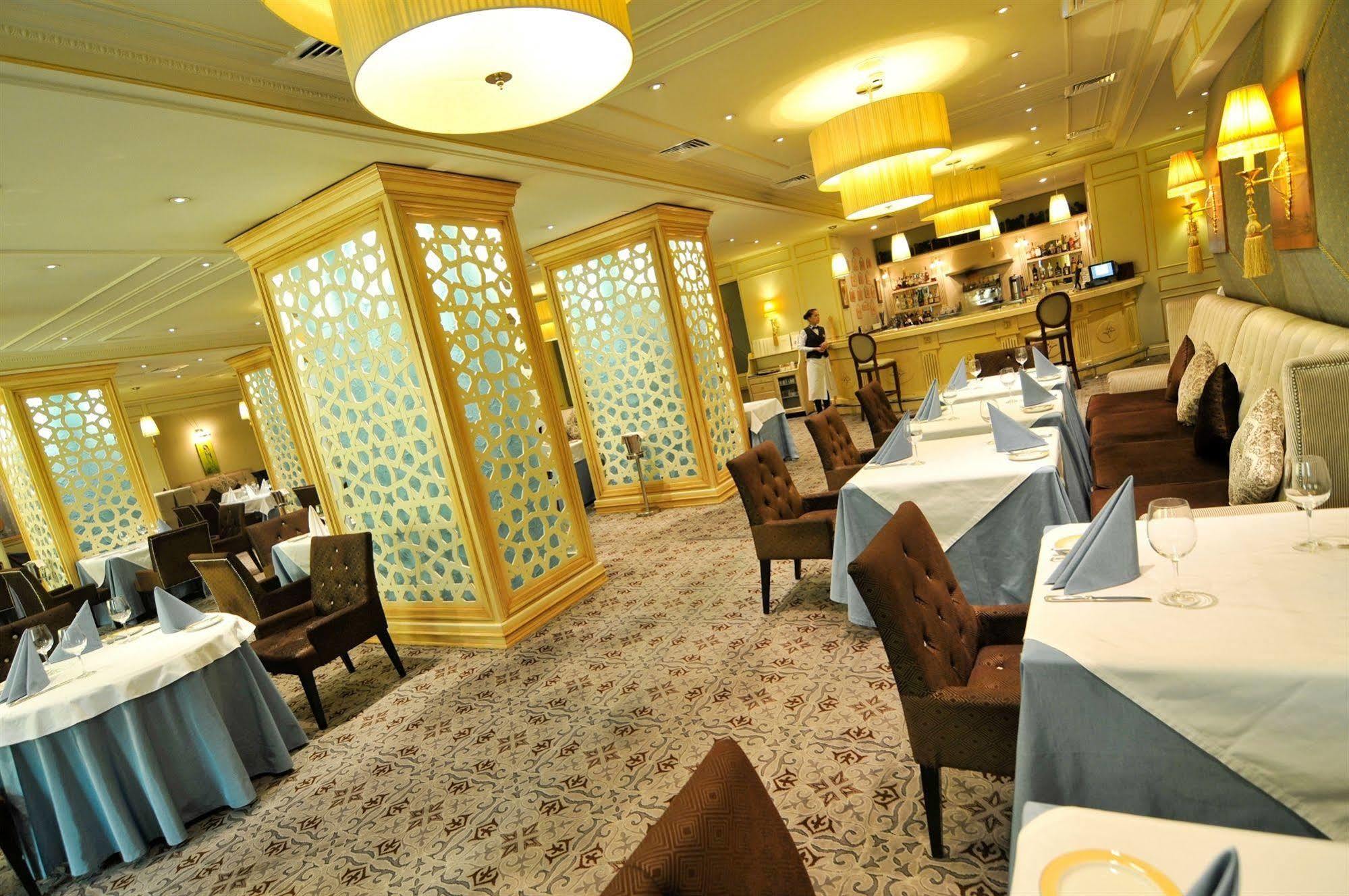 Grand Tien Shan Hotel Almatî Restaurant foto